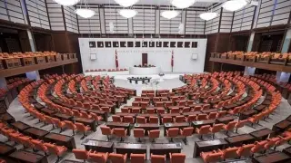 İstifalar sonrası Meclis'te sandalye dağılımı değişti: CHP artık 5. parti