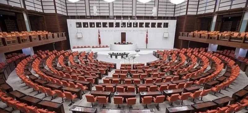 İstifalar sonrası Meclis'te sandalye dağılımı değişti: CHP artık 5. parti