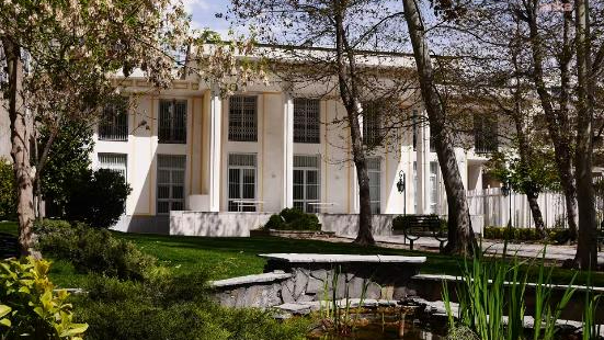 İsviçre Tahran Büyükelçiliği'ni yeniden açtı