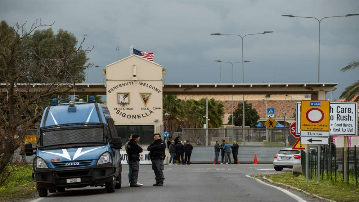 İtalya ve ABD arasında Sigonella Üssü gerilimi