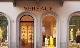 İtalyan moda devi Prada, Versace’yi satın almayı değerlendiriyor