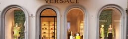 İtalyan moda devi Prada, Versace’yi satın almayı değerlendiriyor