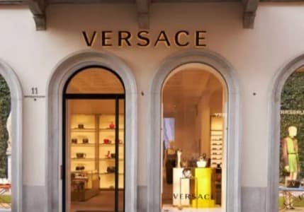 İtalyan moda devi Prada, Versace’yi satın almayı değerlendiriyor