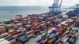 İthalat 11 ay sonra ilk kez geriledi