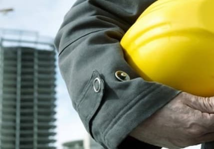 İzmir'de, Taşeron Düzenlemesi Kapsamında 2 Bin 500 İşçinin İş Akdi Askıya Alındı