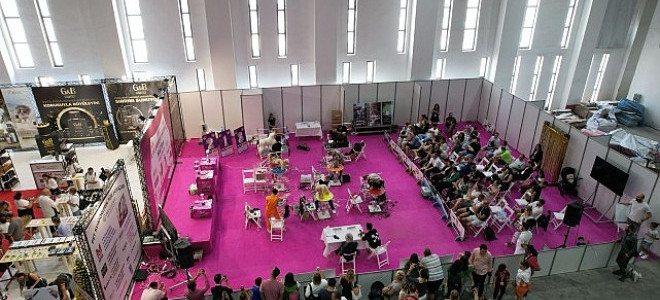 İzmir'de uluslararası evcil hayvan ürünleri fuarı açıldı