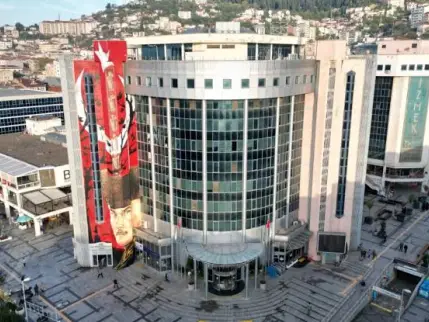 İzmit Belediyesi'ne şafak operasyonu: Belediye Başkanı gözaltına alındı