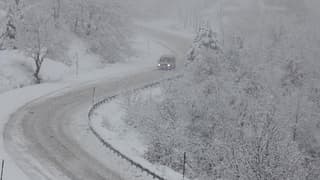 Kar ve tipi nedeniyle bazı yollar ulaşıma kapandı