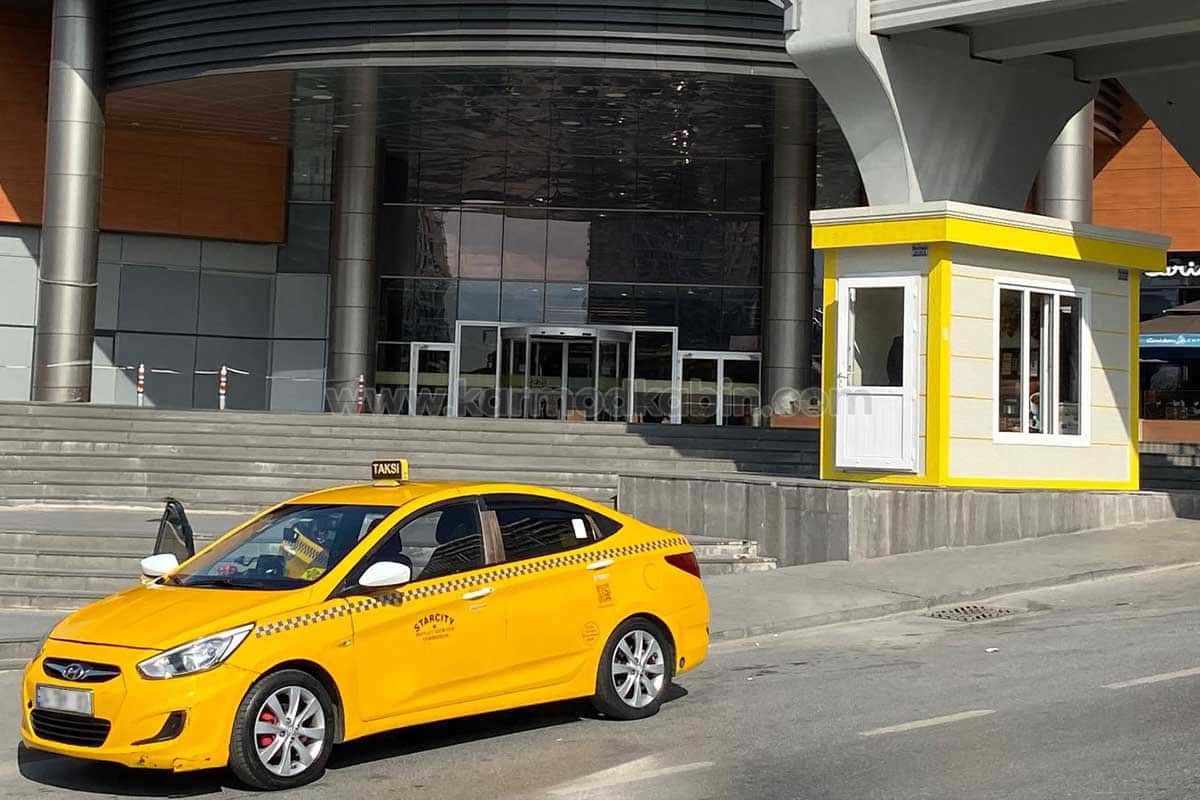 Karmod Sarıkamış'a özel yalıtımlı taksi durakları kurdu