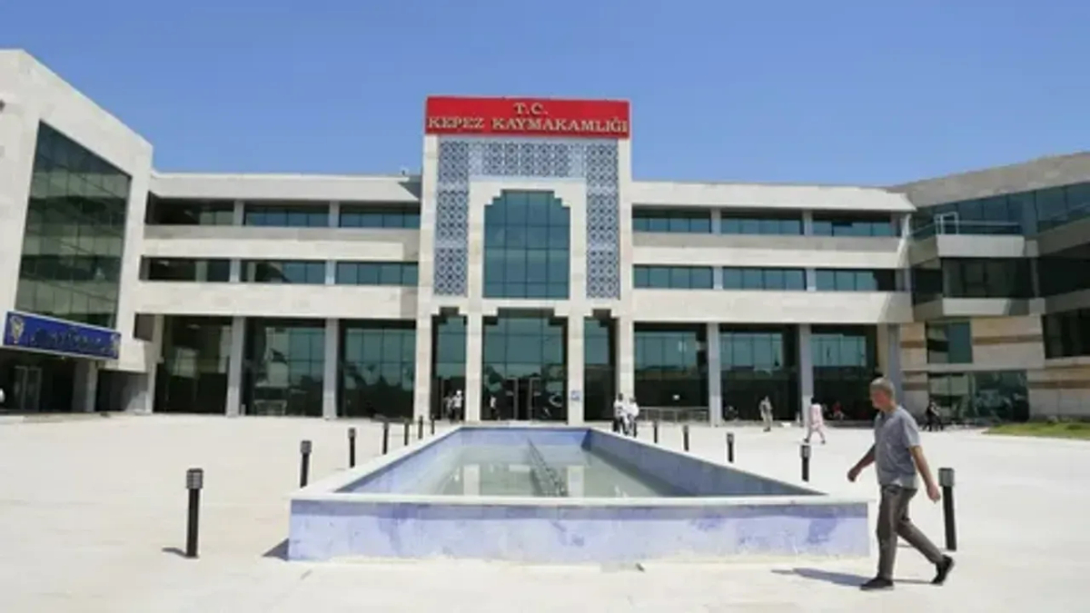 Kepez Kaymakamlık binasında silah sesleri duyuldu