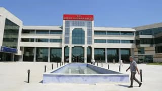 Kepez Kaymakamlık binasında silah sesleri duyuldu