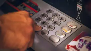 Komisyon karşılığı banka hesabı kiralayanlara operasyon