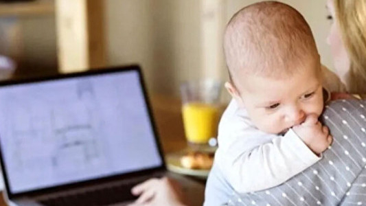 Komisyondan geçti: Doğum izni 24 haftaya çıkıyor