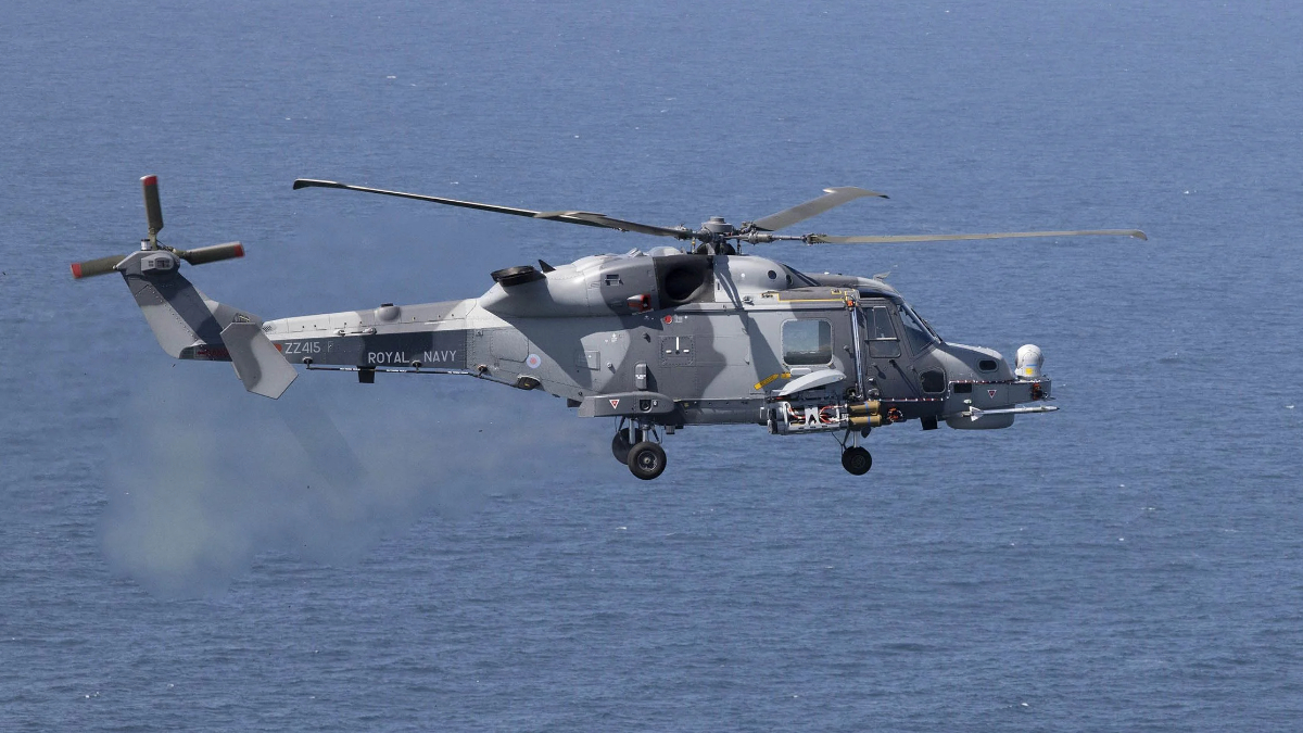 Kraliyet Donanması'na ait helikopter düştü