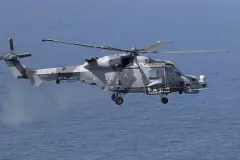 Kraliyet Donanması'na ait helikopter düştü