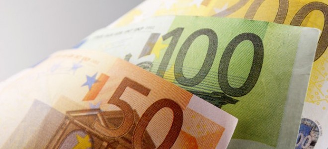 Kritik görüşme öncesi dolar düşüşte