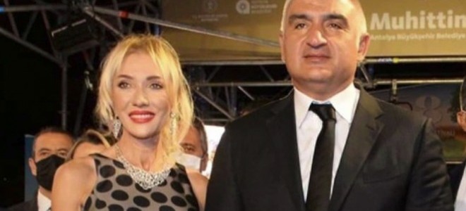 Kültür Bakanı'nın eşi ek ücret uygulamasını destekledi, tüketiciler tepkili!