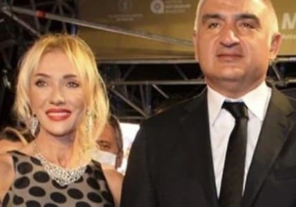 Kültür Bakanı'nın eşi ek ücret uygulamasını destekledi, tüketiciler tepkili!