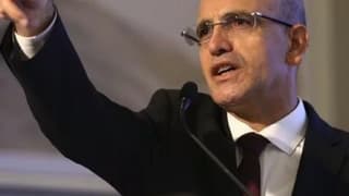 Küresel belirsizliklere rağmen Mehmet Şimşek'ten cari dengede iyimser beklenti