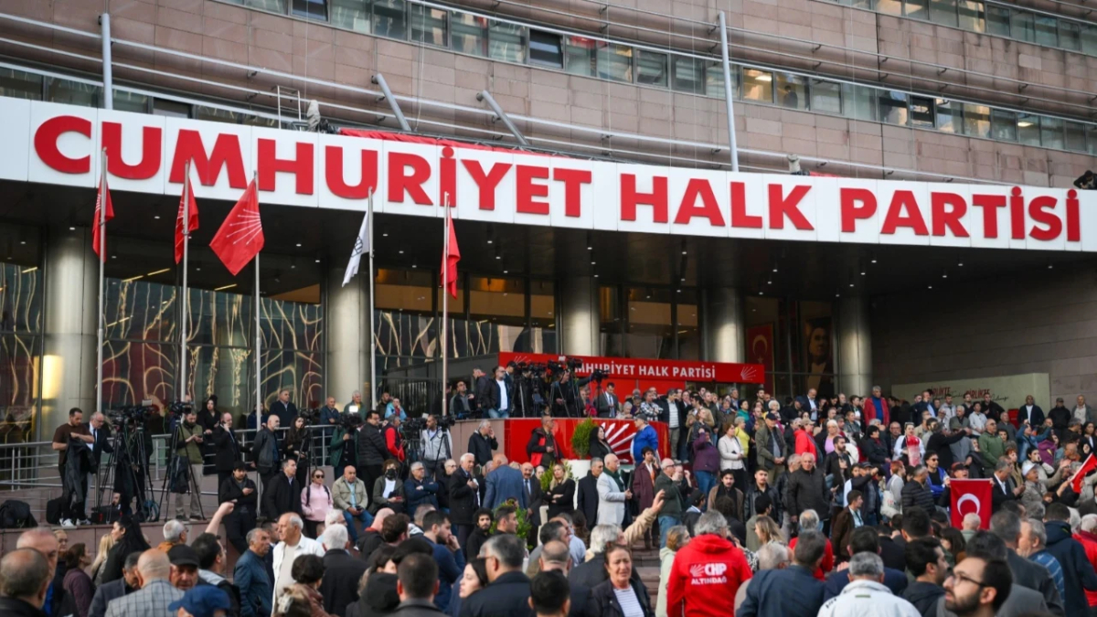 Kurultay için yeni hamle: Özgür Özel'in ekibi PM'den istifa etti