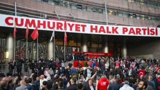 Kurultay için yeni hamle: Özgür Özel'in ekibi PM'den istifa etti