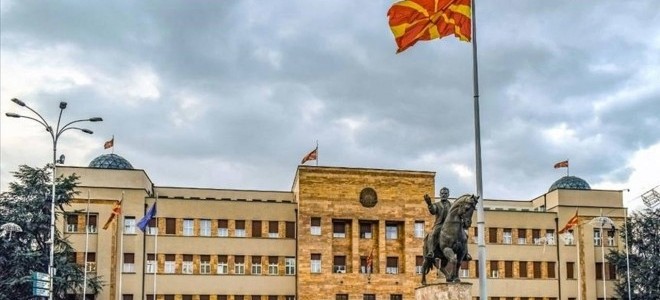 Kuzey Makedonya bekarlara ek vergi getirmeye hazırlanıyor