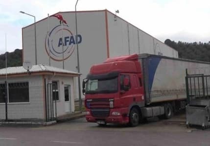 Lojistik sektörü tırlarını deprem için seferber etti