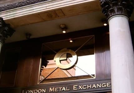 Londra Metal Borsasında nikel işlemleri yeniden askıya alındı