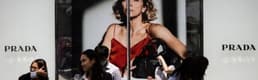 Lüks moda devi Prada, Versace’yi satın aldı