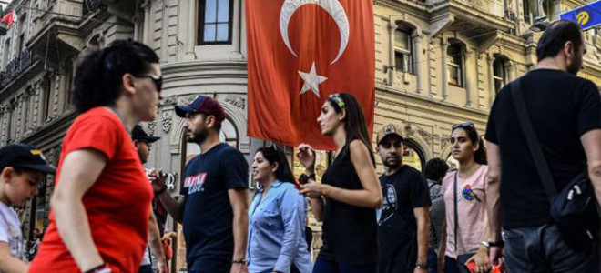 Mahfi Eğilmez'den faiz yorumu: Büyüme yavaşlarsa faiz indirimleri hızlanır