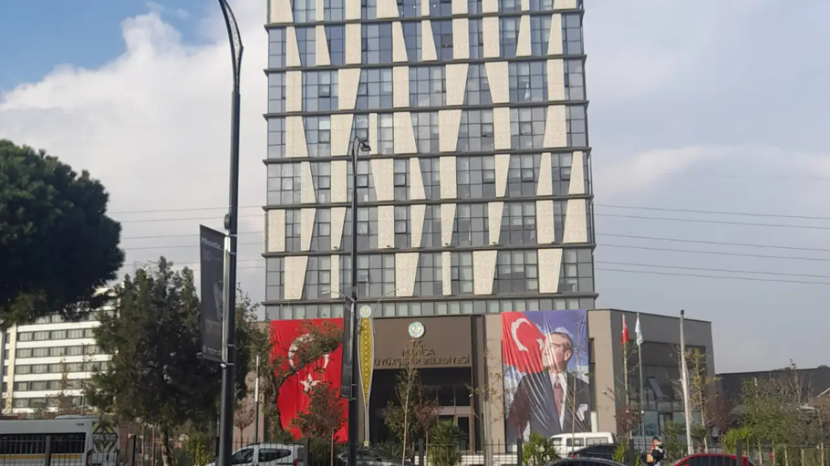 Manisa Büyükşehir Belediyesi Başkan Danışmanı gözaltına alındı