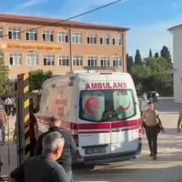 Manisa'da okul önünde silahlı saldırı: Yaralı öğrenciler var