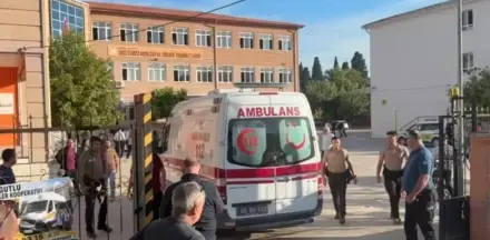Manisa'da okul önünde silahlı saldırı: Yaralı öğrenciler var