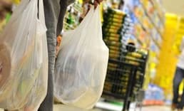 Marketlerde plastik poşet ücretleri zamlandı mı?