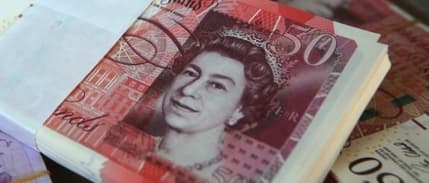 May’in istifa tarihini açıklaması beklenirken sterlin yükseldi