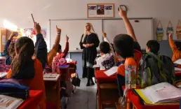 MEB, 81 ile genelge gönderdi: Öğretmene önlük, veliye randevu şartı getirildi