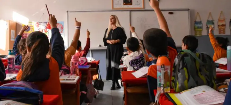 MEB, 81 ile genelge gönderdi: Öğretmene önlük, veliye randevu şartı getirildi