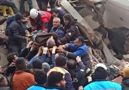 MEB ve YÖK, afet bölgesinde eğitime ara verildiğini açıkladı