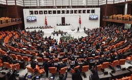 Meclis’te kabul edildi: En düşük emekli maaşı 10 bin TL olacak
