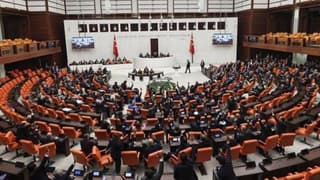 Meclis’te kabul edildi: En düşük emekli maaşı 10 bin TL olacak