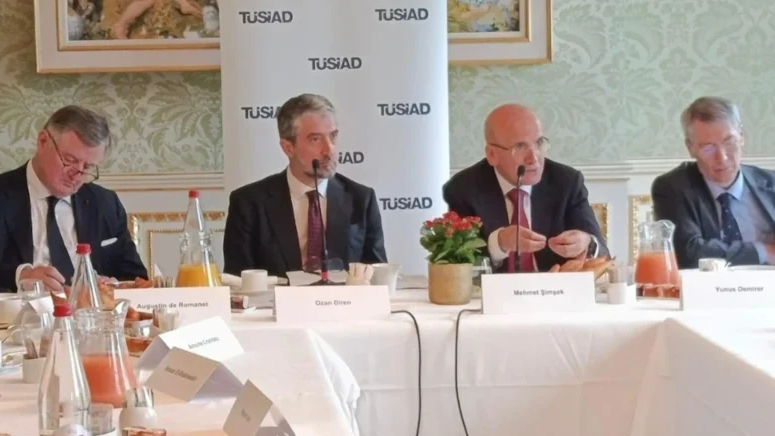 Mehmet Şimşek, Paris’te Fransız iş dünyasıyla buluştu