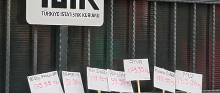 Memurlardan TÜİK'e enflasyon protestosu