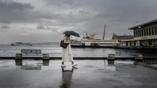 Meteoroloji uzmanı uyardı: İstanbul'a gök gürültülü sağanak yağış geliyor