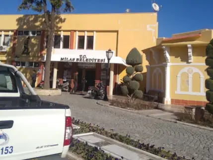 Milas Belediyesi'ne operasyon. Binaya giriş ve çıkışlar durduruldu