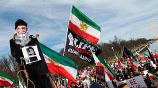 Muhalif halk da ayaklanırsa rejim mi devlet mi çöker?