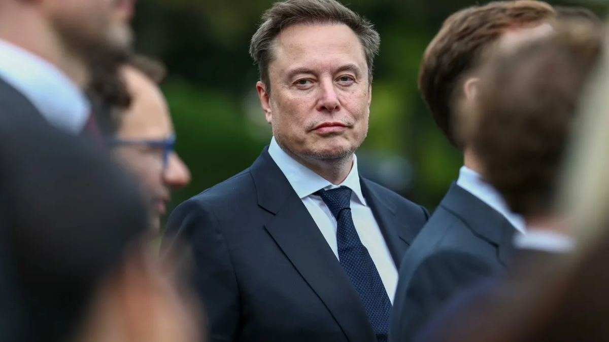 Musk: Starlink'in önünü Hindistan'da oligarklar kesiyor