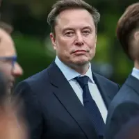 Musk: Starlink'in önünü Hindistan'da oligarklar kesiyor