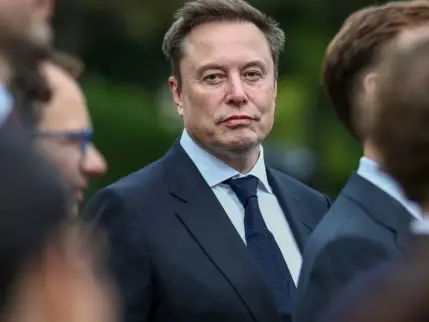 Musk: Starlink'in önünü Hindistan'da oligarklar kesiyor