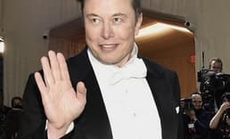 Musk, Twitter'da işletmeler ve hükümetler için 'hafif' bir ücret talep edebileceğini söyledi
