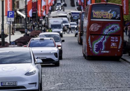 Norveç’te elektrikli araç satışı %94’e ulaştı: Tesla sadakati yine de tam gaz
